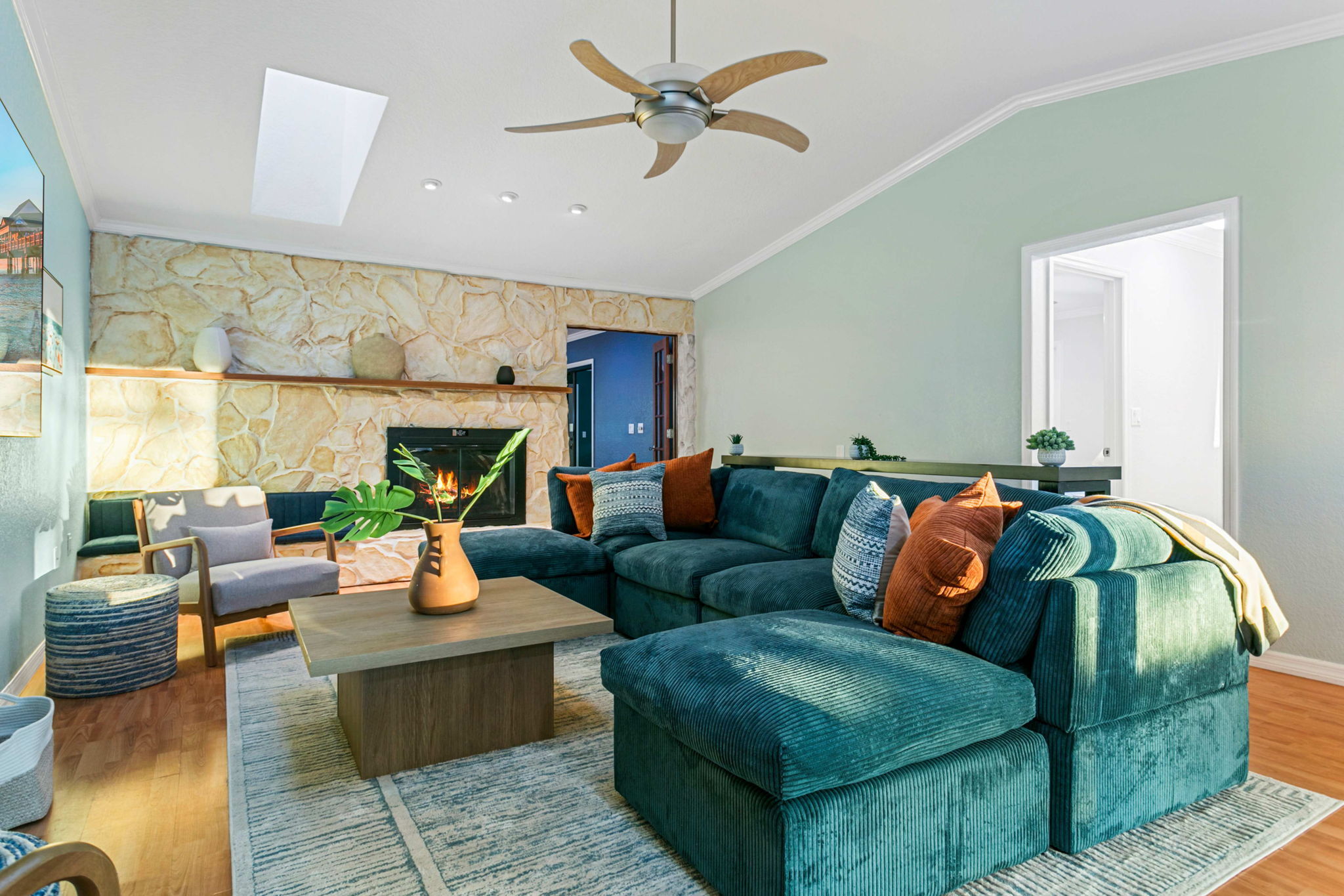 Short-Term Rental Design Trends: What's Popular Now photo